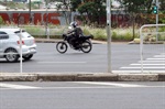Na Vila Rezende, grades que servem para proteger os pedestres na travessia foram removidas