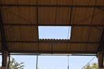 Escola Municipal João Otávio de Mello Ferraciú precisa de reparos no telhado da quadra de esportes