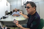 Cezar autografou novo DVD para o vereador Capitão Gomes