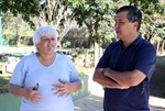 A proprietária Myrian Vendemiatti cuida de 45 cachorros que foram retirados da rua. 