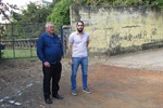 Moradores e comerciantes solicitam a limpeza, retirada de lixo e folhas, poda das árvores e arbustos e instalação de lixeiras na praça 