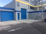 Carros estacionam em torno da escola, causado dificuldade aos motoristas de transportes escolares.