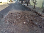 Em visita ao local, vereador identificou buracos fechados com terra, sem pavimentação