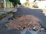 Em visita ao local, vereador identificou buracos fechados com terra, sem pavimentação