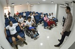 Alunos da Associação de Pais e Amigos dos Excepcionais estiveram na Casa na manhã desta quarta-feira (18)