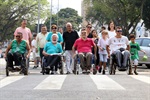 Caminhada pela Inclusão foi acompanhada por vereadores