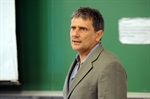 Anfiteatro do Pavilhão de Ciências Humanas da Esalq-USP recebeu a mesa-redonda, na tarde desta quinta-feira