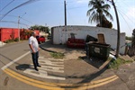 Vereador pedirá à Prefeitura a remoção de móveis e entulhos acumulados em rua