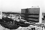 Edifício visto da esquina das ruas 13 de Maio e Governador Pedro de Toledo