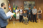 Homenageados desenvolveram projeto com o objetivo de auxiliar os alunos com deficiência visual na área da pedagogia.