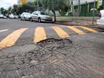 Buraco na avenida Manoel Conceição