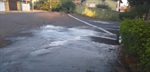 Moradores e motoristas reclamam de vazamento de água na Vila Rezende