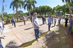 Ato simbólico aconteceu ao meio-dia desta segunda-feira, em frente ao Centro Cívico