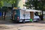 A unidade móvel está estacionada em frente à Câmara de Vereadores de Piracicaba