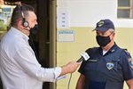 O repórter Marcelo Bandeira entrevista Inspetor da Guarda Civil, Adauto José de Oliveira 