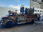 Cortejo fúnebre em frente à sede da Câmara