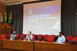 Vereadores e secretários no Salão Nobre da Câmara, nesta terça-feira (18)
