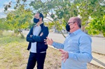 Anilton Rissato busca apoio para a construção de um campo de futebol ou de uma área de lazer para atender a população do bairro