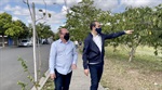 Anilton Rissato busca apoio para a construção de um campo de futebol ou de uma área de lazer para atender a população do bairro