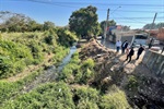 Reclamações sobre o Córrego das Ondas motivou visita de Anilton Rissato (Patriota) e Alex Gama Salvaia, secretário Municipal de Defesa do Meio Ambiente