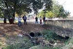 Reclamações sobre o Córrego das Ondas motivou visita de Anilton Rissato (Patriota) e Alex Gama Salvaia, secretário Municipal de Defesa do Meio Ambiente