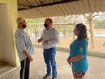 Anilton conversa com membros da associação de moradores