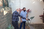Vereador Laercio Trevisan Jr. (PL) e secretário Municipal de Obras, Paulo Sérgio Ferreira da Silva, visitaram “Barraco Frei Sigrist” 