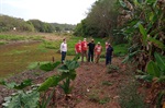 Primeira etapa da limpeza teve a retirada de vegetação da lâmina de água