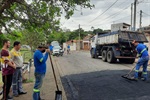 Vereador Gustavo Pompeo esteve na rua Cândido Portinari, no bairro Vila Industrial, para acompanhar construção de lombada
