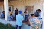 Presidente da Câmara, Gilmar Rotta (Cidadania), em reunião com moradores do Vila Nova