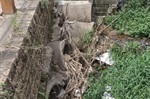 Moradores pedem por desobstrução das manilhas para o escoamento da água.