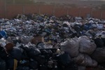 Moradores reclama de lixo depositado no bairro Residencial Paineiras