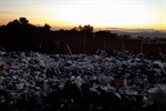 Moradores reclama de lixo depositado no bairro Residencial Paineiras