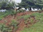 Deslizamento de terra no bairro Industrial causa apreensão à população