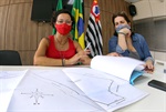 Vereadoras Sílvia Morales (PV) e Ana Pavão (PL) analisaram o projeto em reunião nesta terça-feira (15)