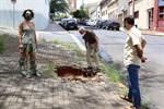 Cratera no calçamento da Pinacoteca coloca pedestres em risco