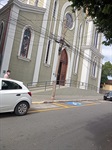 Semuttran fez demarcação de vagas para pessoas com deficiência próximo à entrada da igreja