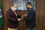 Professor universitário e jornalista, dr. Armando Alexandre dos Santos agora é também cidadão piracicabano