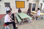 Visita avaliou interdição imediata de muro com risco de queda. 
