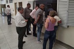 Visita avaliou interdição imediata de muro com risco de queda. 