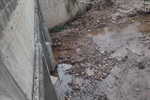 A Secretaria Municipal de Obras (Semob)  realizou a operação tapa buracos e  limpeza do córrego no bairro Vida Nova