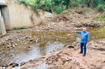 Prefeitura realizou recuperação asfáltica e limpeza de córrego local