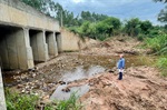 Prefeitura realizou recuperação asfáltica e limpeza de córrego local