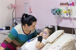 Valentina, 5 anos, sofre de AME (Atrofia Muscular Espinhal) Tipo 1. Ela não anda nem se alimenta sozinha, é traqueostomizada e respira com a ajuda de aparelhos.