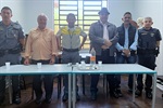 Vereador Fabrício Polezi, ao lado de demais autoridades que compuseram a mesa diretiva dos trabalhos