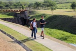 São mais de 1400 metros de pista de caminhada