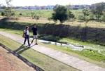 São mais de 1400 metros de pista de caminhada