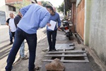 Tubulação antiga precisa ser substituída; moradores serão orientados a instalar caixas de inspeção