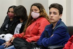 Estudantes do 8º ano argumentaram contra ou a favor do uso de celulares em escolas