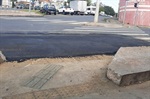 Segundo o parlamentar, a situação do asfalto prejudicava a passagem de pedestres